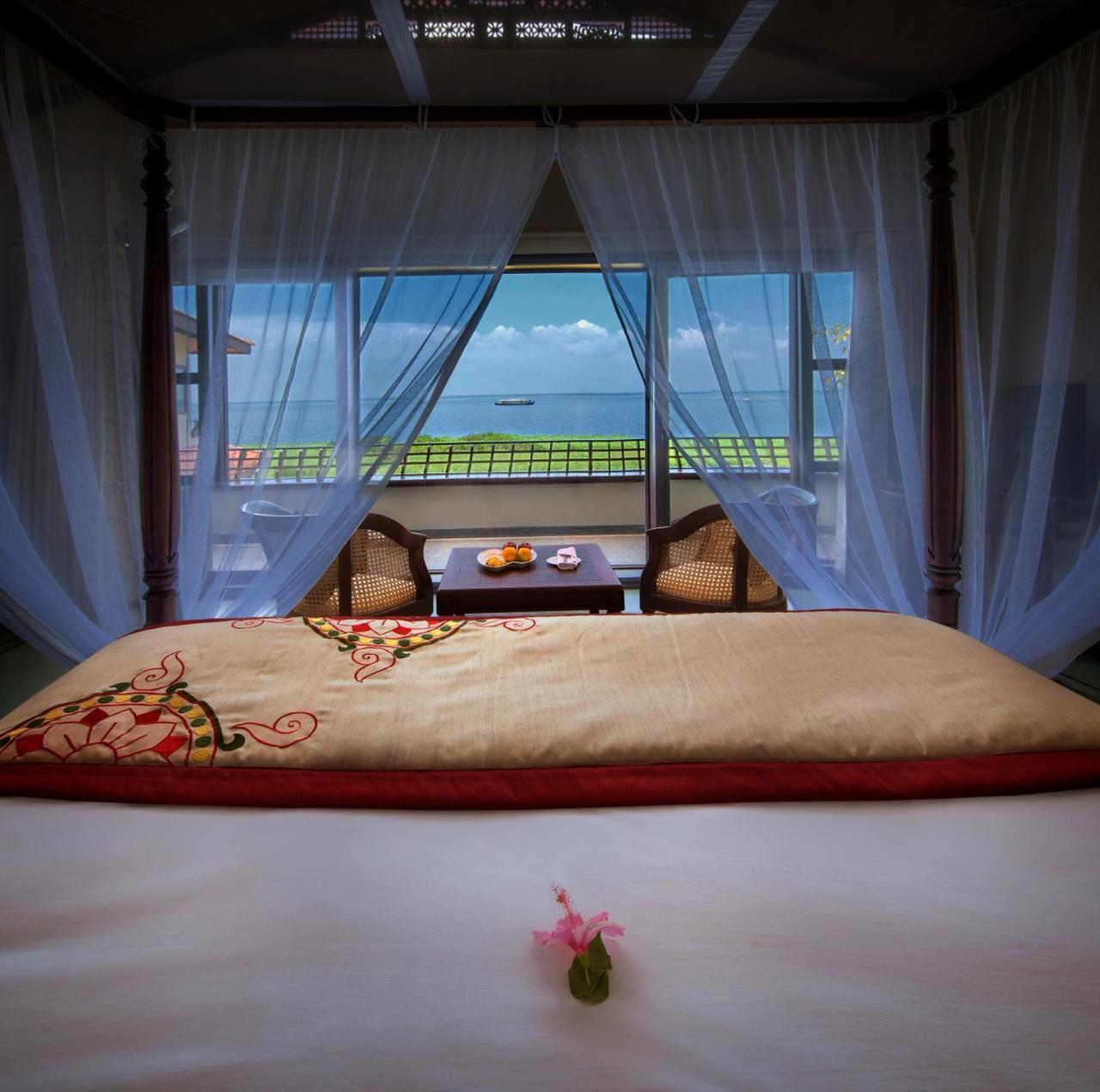 Niraamaya Wellness Retreats Backwaters And Beyond Кумараком Экстерьер фото