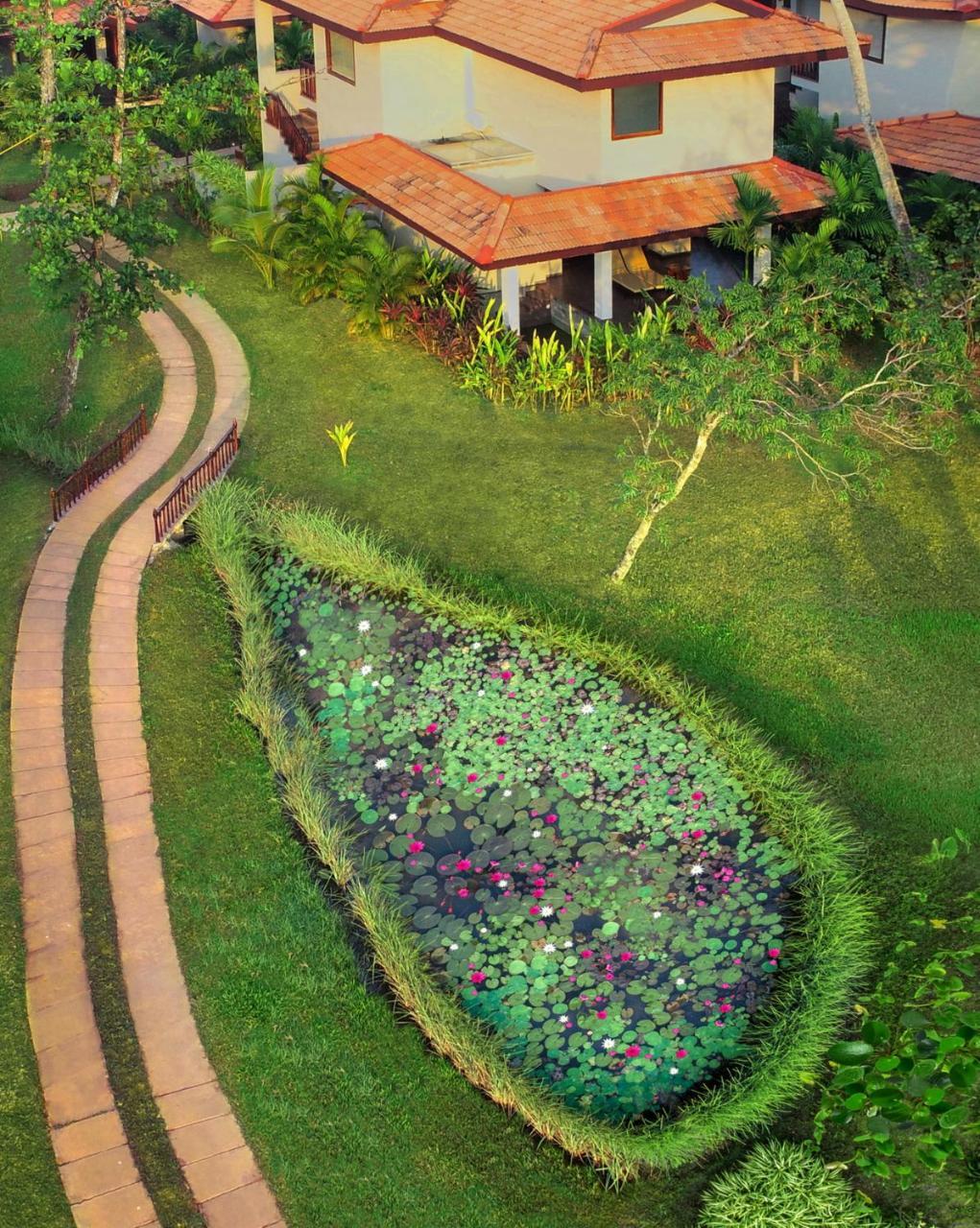 Niraamaya Wellness Retreats Backwaters And Beyond Кумараком Экстерьер фото